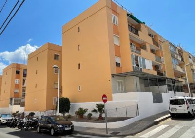 Restauración y rehabilitación de una fachada en Sonroca calle Cabo Blanco, 16