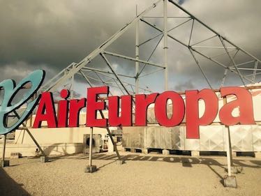 vertical balear trabajando para Air Europa en mallorca aeropuerto